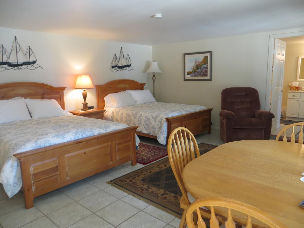 Caprice Bed & Breakfast Roberts Creek Bagian luar foto