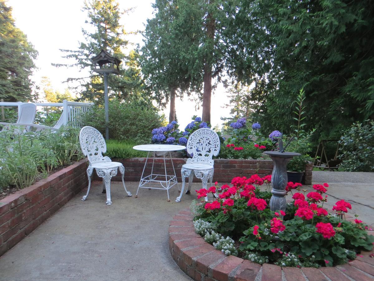 Caprice Bed & Breakfast Roberts Creek Bagian luar foto